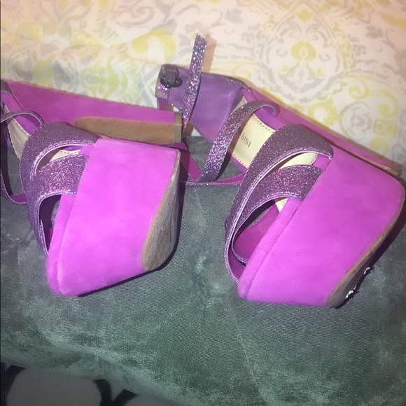 Shoes - Picture 4 of 6